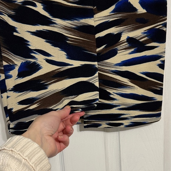 Abstract Pattern Pencil Skirt - Picture 3 of 8